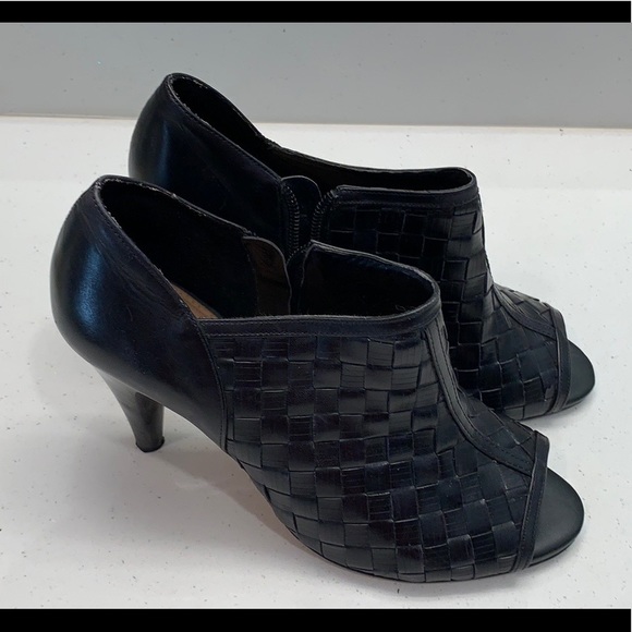 EUC Antonio Melani Black Dress Booties Sz 8 - Picture 3 of 9